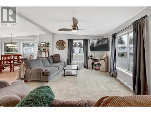 459 Mclean Road, Barriere, BC - Indoor Photo Showing Living Room