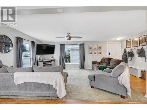 459 Mclean Road, Barriere, BC - Indoor Photo Showing Living Room