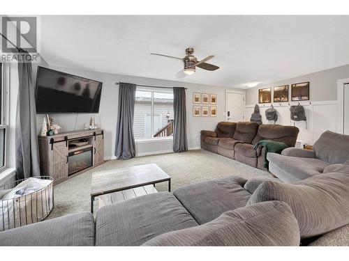 459 Mclean Road, Barriere, BC - Indoor Photo Showing Living Room