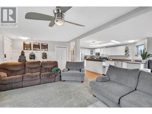 459 Mclean Road, Barriere, BC - Indoor Photo Showing Living Room