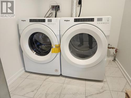 15 - 15 Lytham Green Circle, Newmarket, ON - Indoor Photo Showing Laundry Room