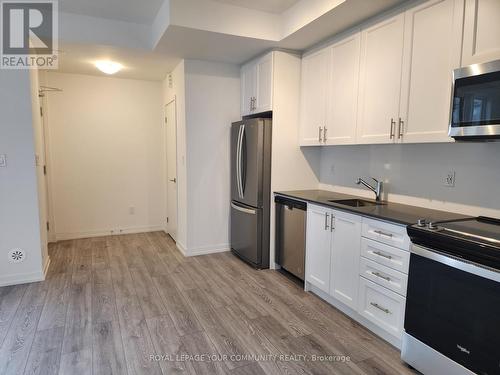 15 - 15 Lytham Green Circle, Newmarket, ON - Indoor Photo Showing Kitchen