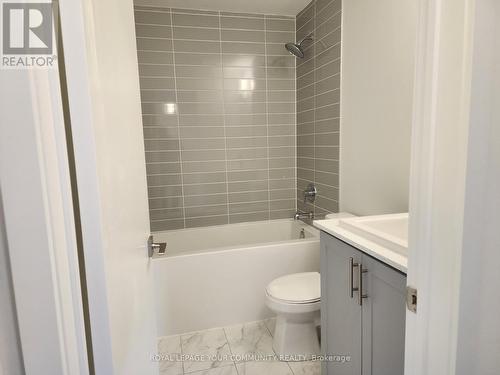 15 - 15 Lytham Green Circle, Newmarket, ON - Indoor Photo Showing Bathroom