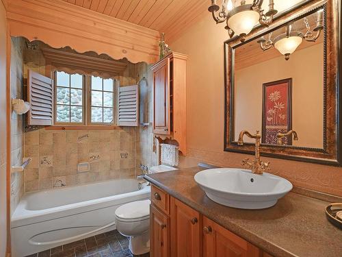 Bathroom - 700 Rue Bouthillette, Contrecoeur, QC - Indoor Photo Showing Bathroom