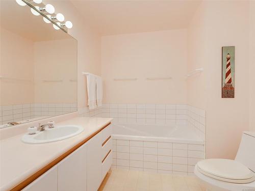 208-205 Kimta Rd, Victoria, BC - Indoor Photo Showing Bathroom