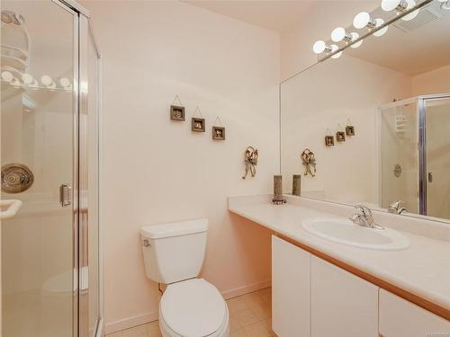 208-205 Kimta Rd, Victoria, BC - Indoor Photo Showing Bathroom