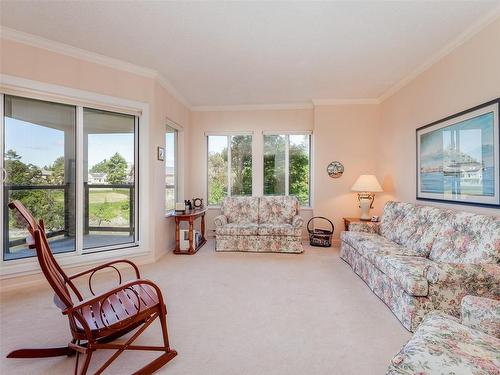 208-205 Kimta Rd, Victoria, BC - Indoor Photo Showing Living Room