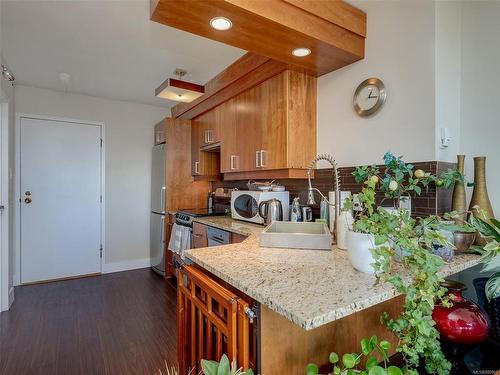 1203-620 Toronto St, Victoria, BC - Indoor Photo Showing Kitchen