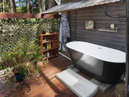 1030 Jeanette Ave, Gabriola Island, BC 