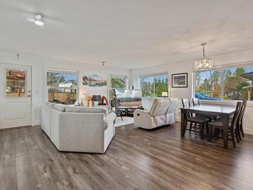 A-161 Petersen Rd South, Campbell River, BC - Indoor Photo Showing Living Room