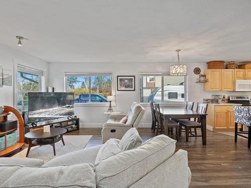 A-161 Petersen Rd South, Campbell River, BC - Indoor Photo Showing Living Room