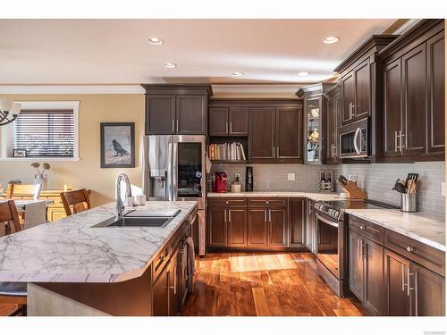 2183 Salmon Rd, Nanaimo, BC - Indoor Photo Showing Kitchen With Double Sink With Upgraded Kitchen