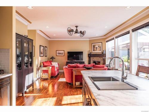 2183 Salmon Rd, Nanaimo, BC - Indoor Photo Showing Kitchen