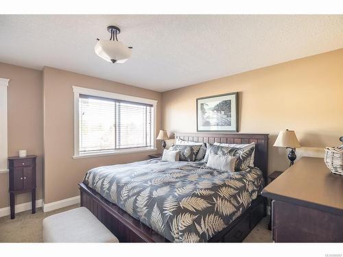 2183 Salmon Rd, Nanaimo, BC - Indoor Photo Showing Bedroom