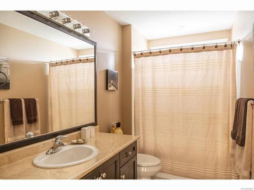 2183 Salmon Rd, Nanaimo, BC - Indoor Photo Showing Bathroom