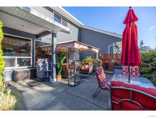 2183 Salmon Rd, Nanaimo, BC - Outdoor With Exterior