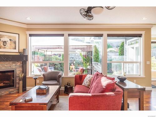 2183 Salmon Rd, Nanaimo, BC - Indoor Photo Showing Living Room With Fireplace