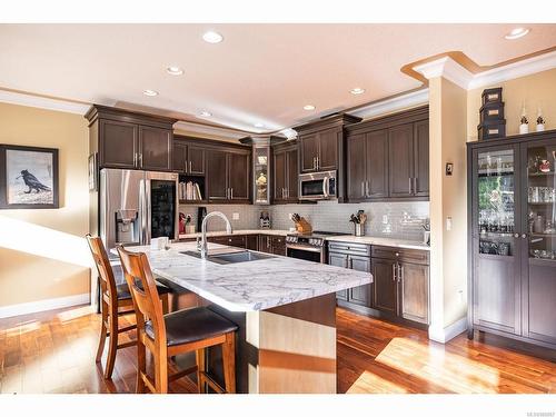 2183 Salmon Rd, Nanaimo, BC - Indoor Photo Showing Kitchen With Double Sink With Upgraded Kitchen