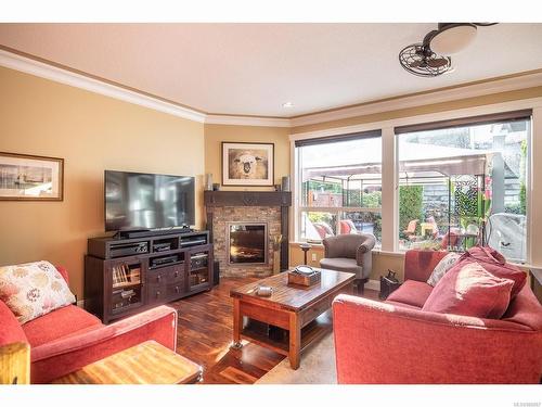 2183 Salmon Rd, Nanaimo, BC - Indoor Photo Showing Living Room With Fireplace