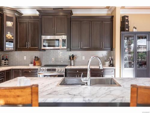 2183 Salmon Rd, Nanaimo, BC - Indoor Photo Showing Kitchen With Upgraded Kitchen