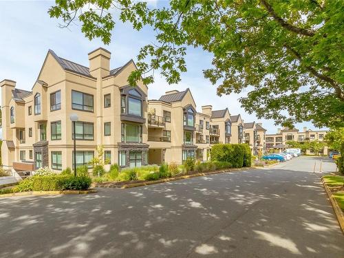 201-3969 Shelbourne St, Saanich, BC - Outdoor With Facade