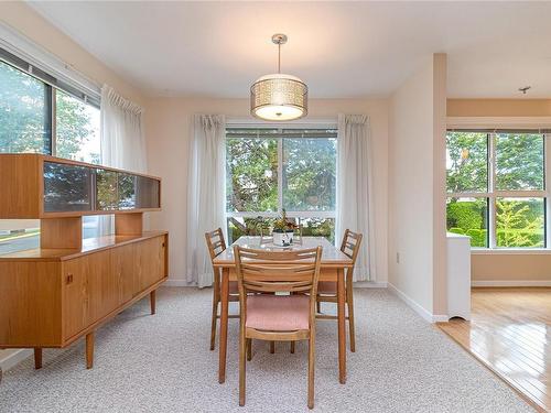 201-3969 Shelbourne St, Saanich, BC - Indoor Photo Showing Dining Room