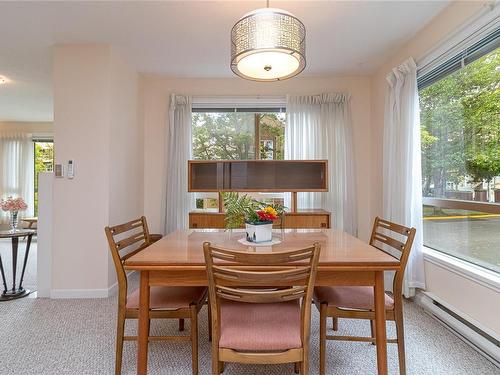 201-3969 Shelbourne St, Saanich, BC - Indoor Photo Showing Dining Room