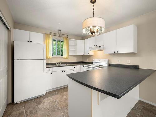 210-2767 Muir Rd, Courtenay, BC - Indoor Photo Showing Kitchen With Double Sink