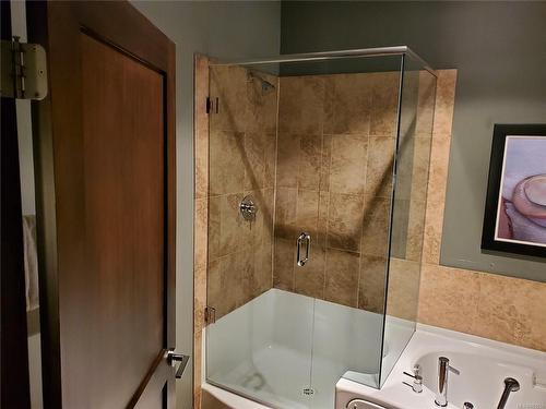 126E-1175 Resort Dr, Parksville, BC - Indoor Photo Showing Bathroom