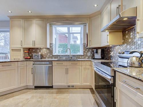 Kitchen - 3335 Rue Des Orchidées, Longueuil (Saint-Hubert), QC - Indoor Photo Showing Kitchen With Upgraded Kitchen