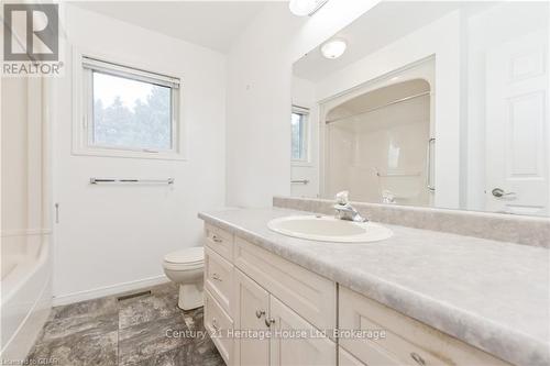 6803 Sixth Line, Centre Wellington, ON - Indoor Photo Showing Bathroom