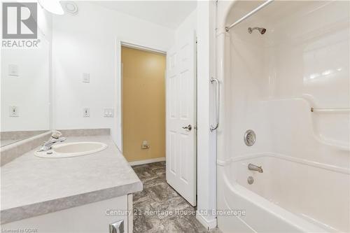 6803 Sixth Line, Centre Wellington, ON - Indoor Photo Showing Bathroom