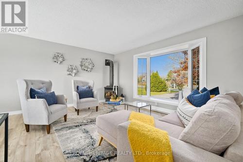 223 Lakeshore Road, Brighton, ON - Indoor Photo Showing Living Room