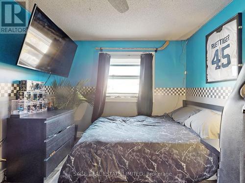 33 Mccullock Crescent, Ajax, ON - Indoor Photo Showing Bedroom