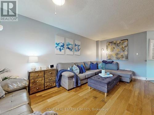 33 Mccullock Crescent, Ajax, ON - Indoor Photo Showing Living Room