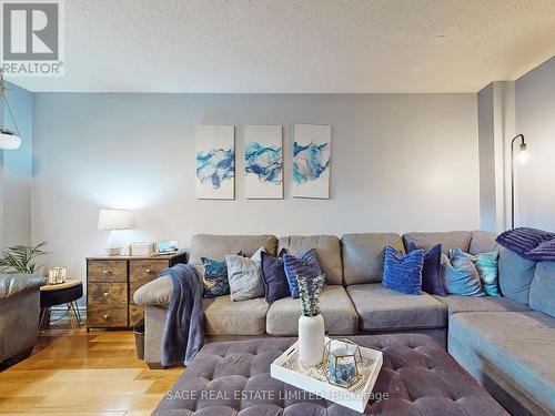 33 Mccullock Crescent, Ajax, ON - Indoor Photo Showing Living Room