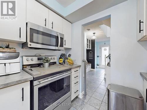 33 Mccullock Crescent, Ajax, ON - Indoor Photo Showing Kitchen