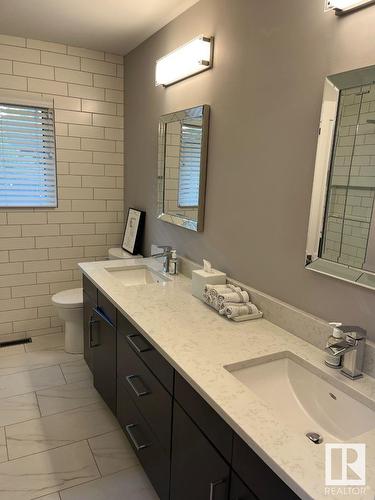 9124 141 St Nw, Edmonton, AB - Indoor Photo Showing Bathroom