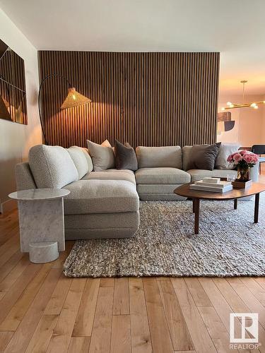 9124 141 St Nw, Edmonton, AB - Indoor Photo Showing Living Room