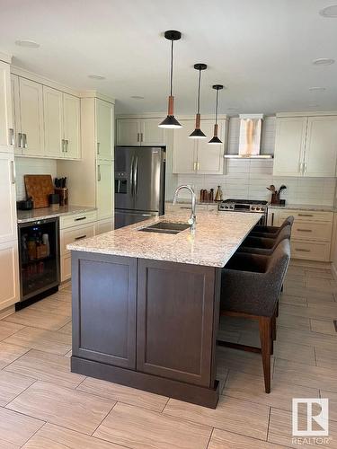 9124 141 St Nw, Edmonton, AB - Indoor Photo Showing Kitchen With Upgraded Kitchen