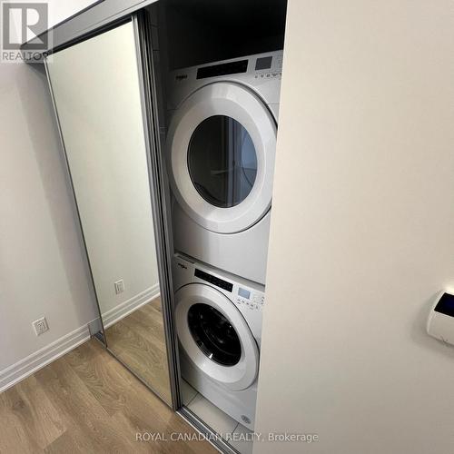 1008 - 30 Elm Drive W, Mississauga, ON - Indoor Photo Showing Laundry Room