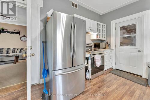 1564 Concession 2 Road W, Hamilton, ON - Indoor Photo Showing Kitchen