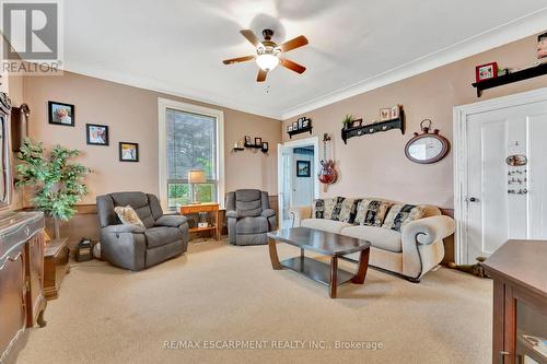 1564 Concession 2 Road W, Hamilton, ON - Indoor Photo Showing Living Room