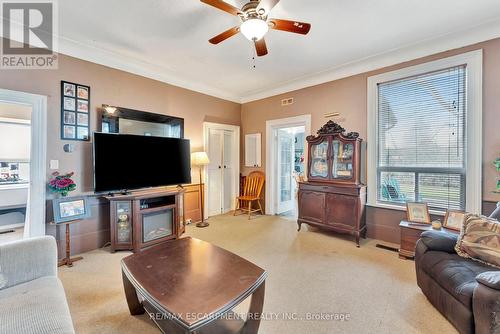 1564 Concession 2 Road W, Hamilton, ON - Indoor Photo Showing Living Room