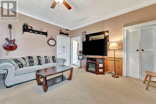 1564 Concession 2 Road W, Hamilton, ON - Indoor Photo Showing Living Room