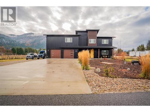 1070 Elkview Road, Castlegar, BC - Outdoor