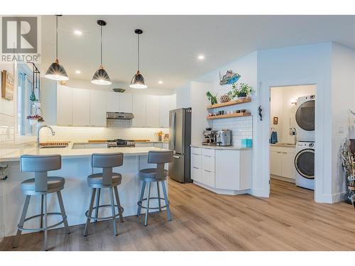 1070 Elkview Road, Castlegar, BC - Indoor Photo Showing Kitchen With Upgraded Kitchen