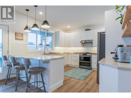 1070 Elkview Road, Castlegar, BC - Indoor Photo Showing Kitchen With Upgraded Kitchen