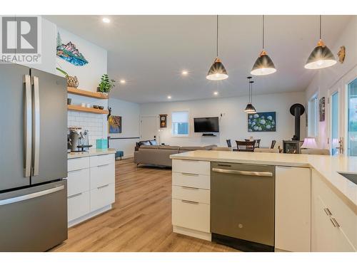 1070 Elkview Road, Castlegar, BC - Indoor Photo Showing Kitchen