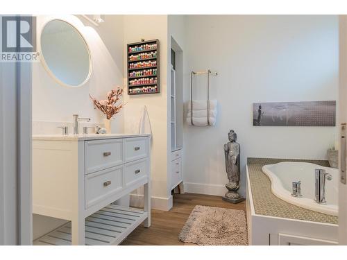 1070 Elkview Road, Castlegar, BC - Indoor Photo Showing Bathroom